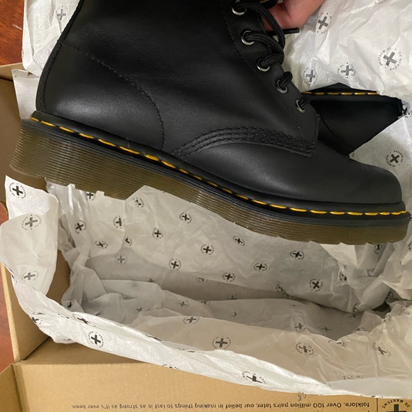Dr.Martens 1460 Nappa 8-eye smooth leather lace up boots - Picture 7 of 10